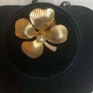 Vintage Coro  Gold Four Leaf Clover & Faux Pearl Brooch